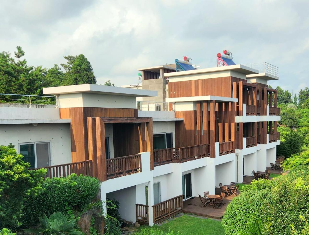 Jeju Eco Suites Seogwipo Exterior photo
